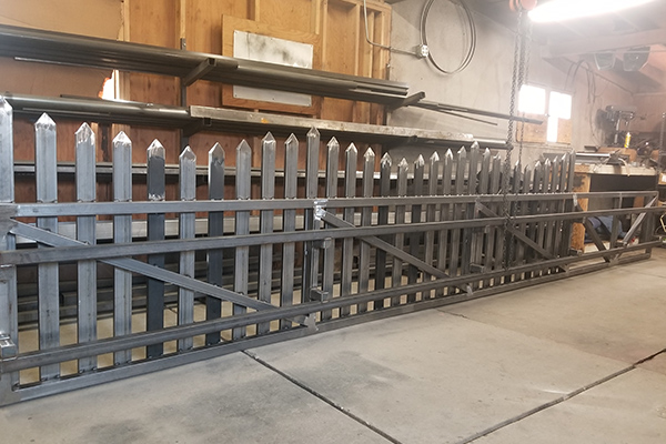 metal44 - A Straight Up Fence Company